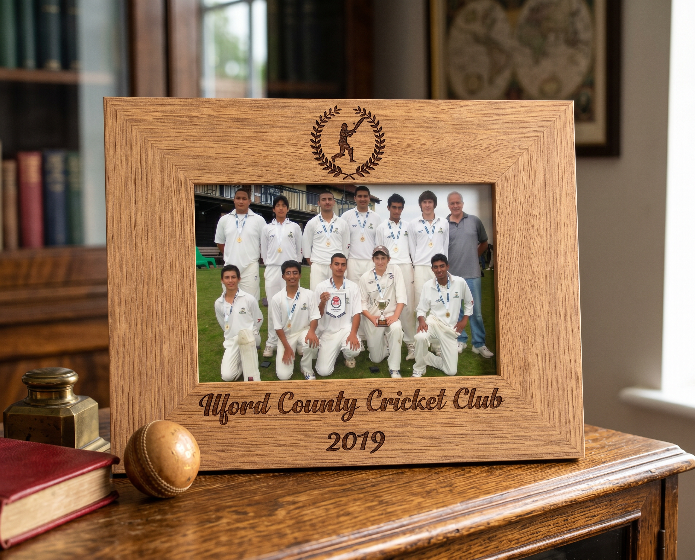 Personalised Cricket Photo Frame – Engraved Wooden Oak Frame With Stand Photo Frame ukgiftstoreonline