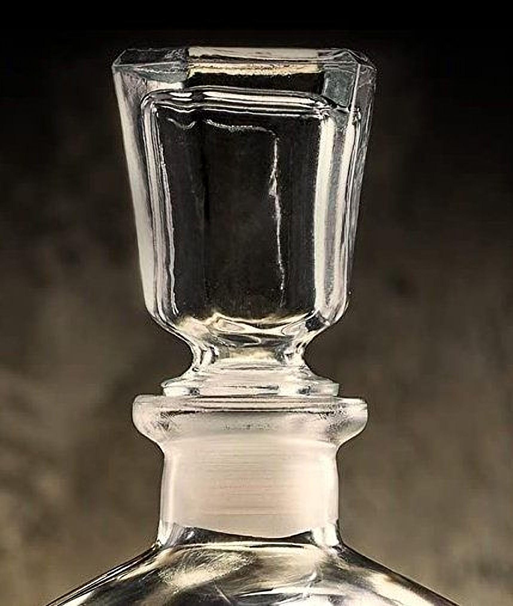 Personalised Monogram Glass Whiskey Decanter with Airtight Stopper Gift ukgiftstoreonline