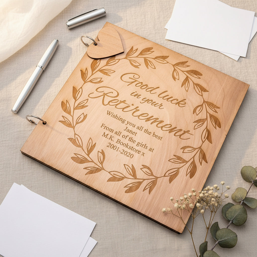 Guestbook In Legno Inciso Per Pensione – Personalizzato Con Nome E Data, Piccolo 15x23 Cm, 80 Pagine