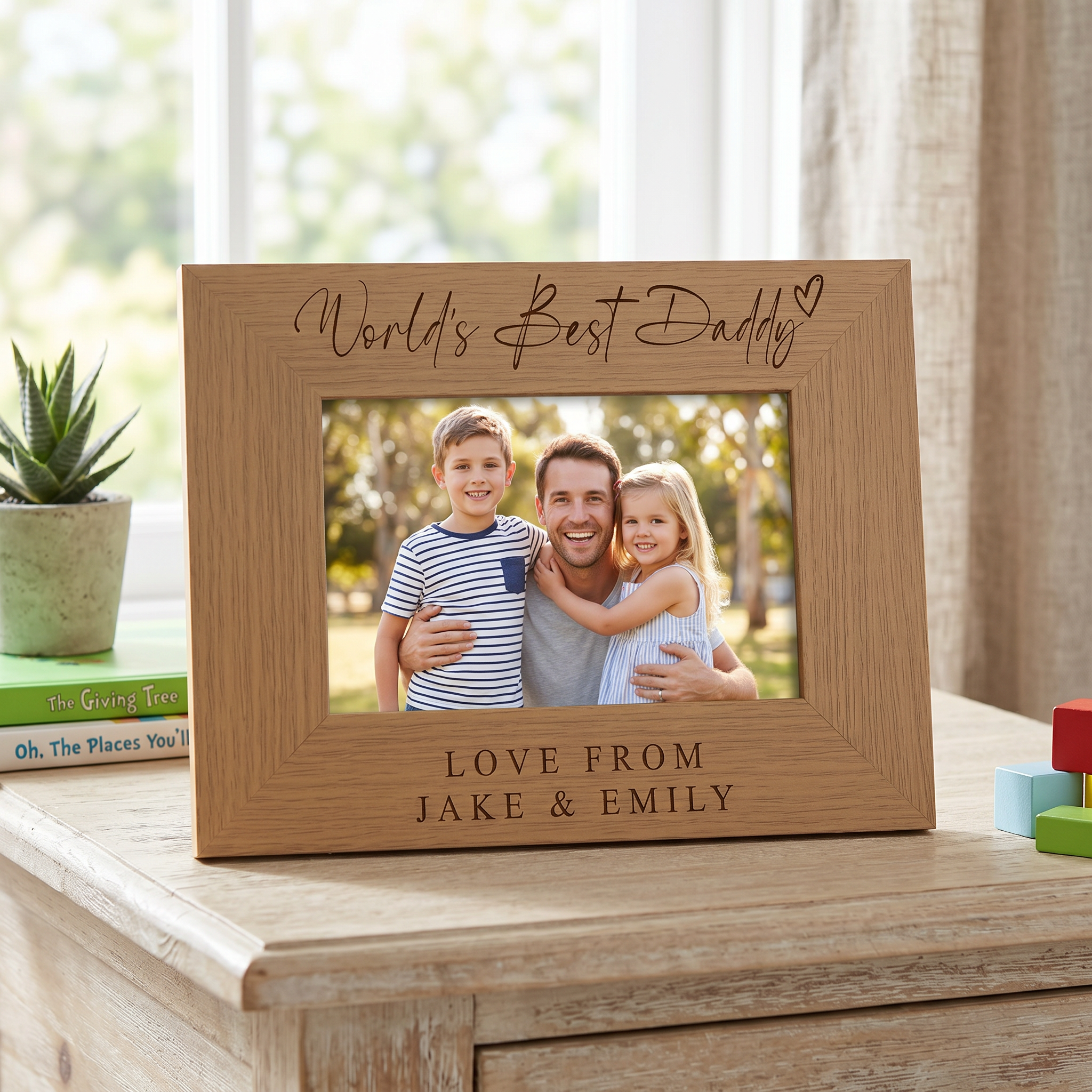 World's Best Daddy, Custom Photo Frame, Dad Birthday Gift Engraved Oak Finish ukgiftstoreonline Landscape 4 x 6 Inch
